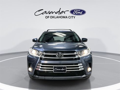 Used 2018 Toyota Highlander Limited image 3