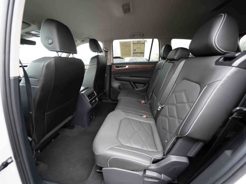 Used 2025 Volkswagen Atlas SE image 23