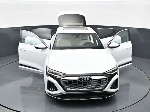 Used 2024 Audi Q8 e-tron Premium Plus w/ Premium Plus Package AWD/4WD image 43