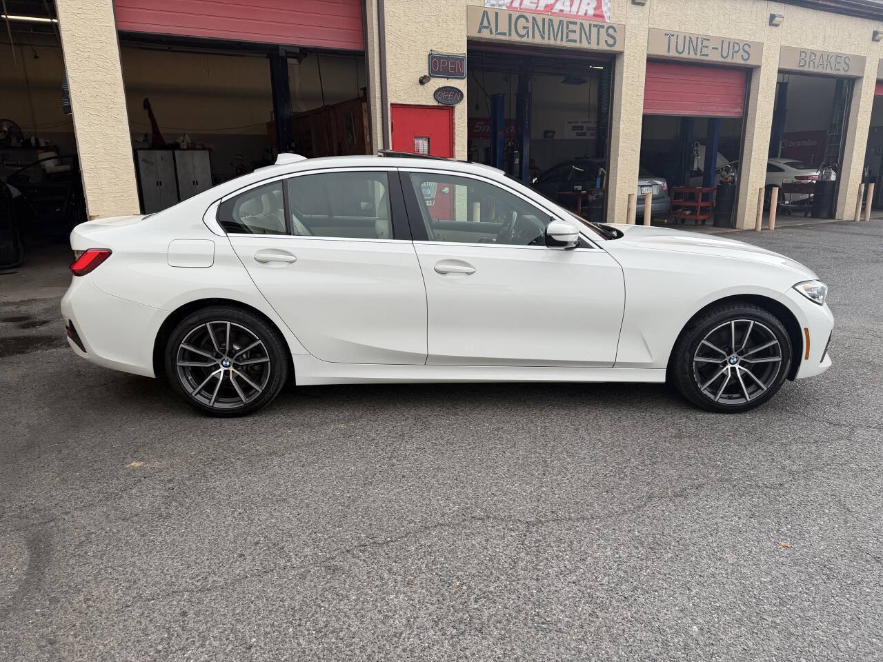 Used 2020 BMW 330i xDrive Sedan w/ Convenience Package AWD/4WD image 7