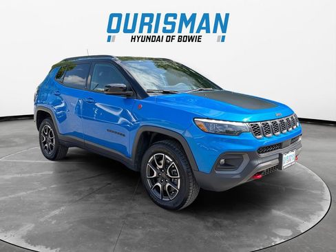 Used 2025 Jeep Compass Trailhawk w/ Trailhawk Elite Group AWD/4WD image 1