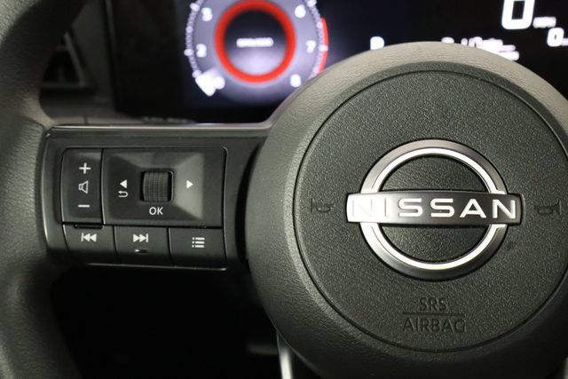 Used 2025 Nissan Kicks SV FWD image 8