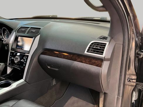 Used 2014 Ford Explorer Limited FWD image 19