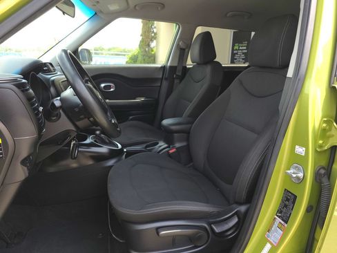Used 2017 Kia Soul FWD image 10