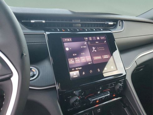 New 2025 Jeep Grand Cherokee Laredo w/ Luxury Tech Group I image 19