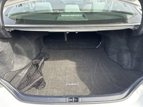 Used 2017 Toyota Camry LE image 32