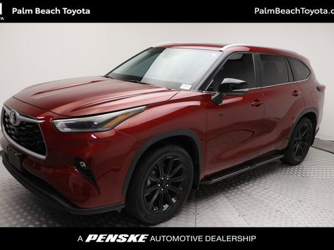 Used 2024 Toyota Highlander XLE FWD image 1