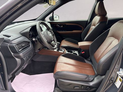 Used 2025 Subaru Forester Touring image 9