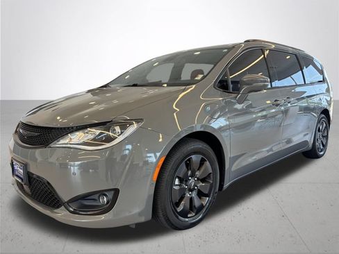 Used 2020 Chrysler Pacifica Limited w/ Quick Oder Package 2EV RED-S FWD image 2