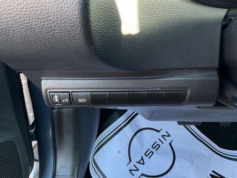 Used 2025 Toyota Corolla LE FWD image 22
