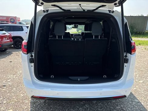 New 2027 Chrysler Pacifica Pinnacle AWD/4WD image 27