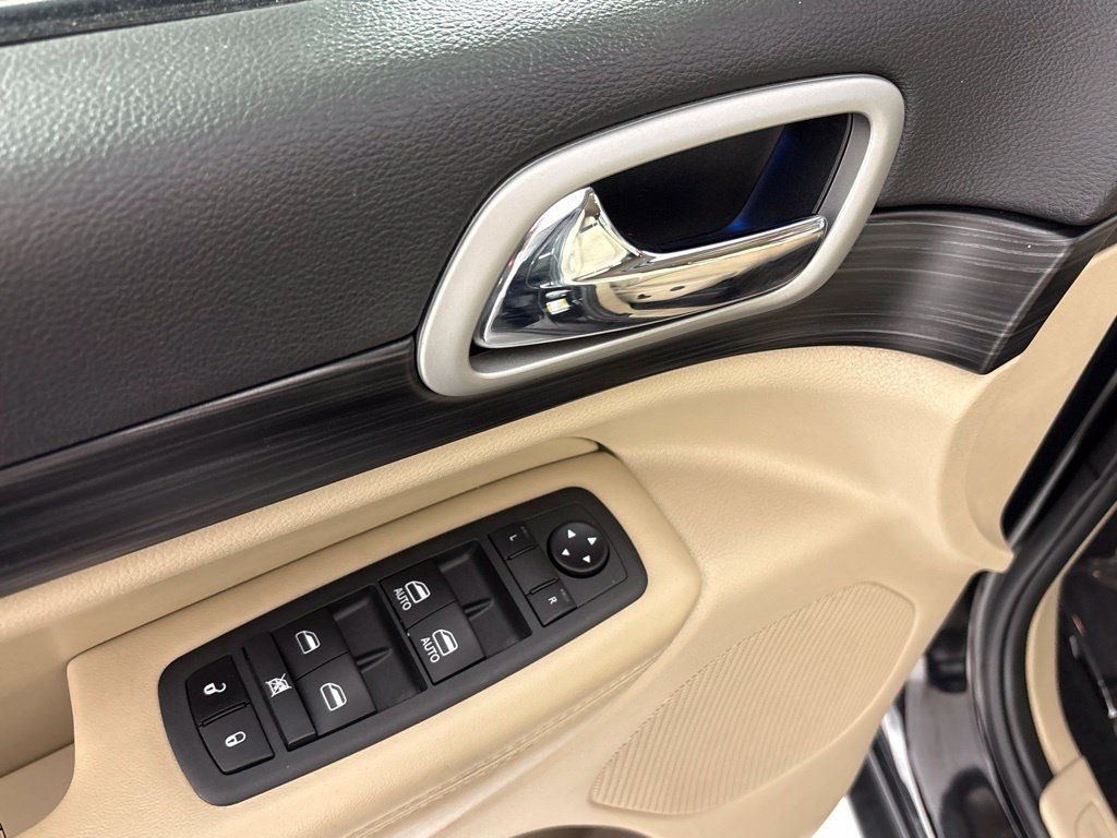 Used 2022 Jeep Grand Cherokee Laredo E RWD image 22