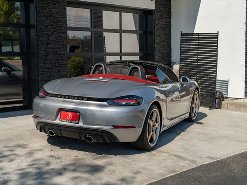 Used 2021 Porsche 718 Boxster RWD image 12