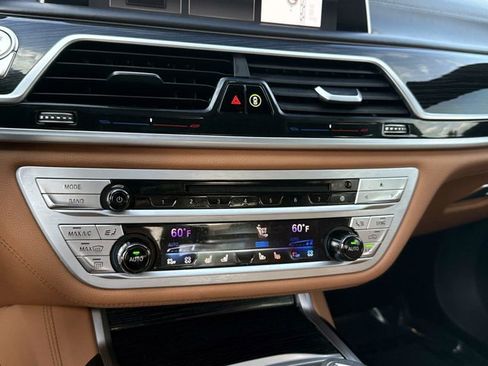 Used 2019 BMW 750i RWD image 24