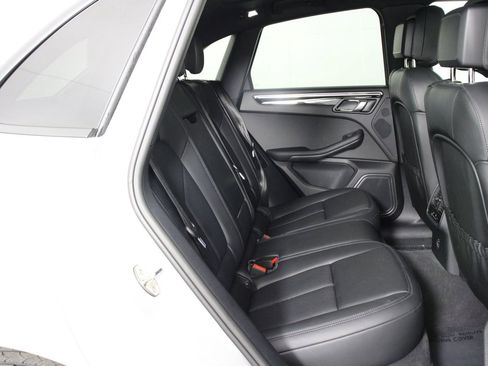 Certified 2025 Porsche Macan image 32