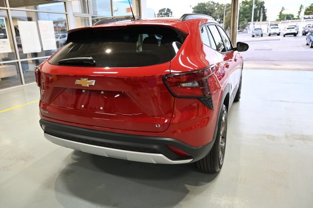 Used 2026 Chevrolet Trax LT FWD image 5