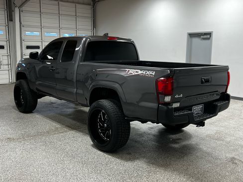 Used 2020 Toyota Tacoma SR image 8