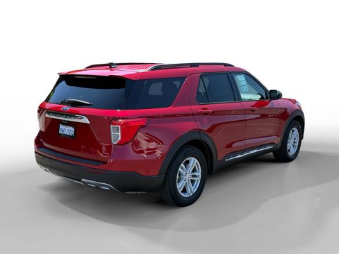 Certified 2023 Ford Explorer XLT w/ Equipment Group 202A RWD image 5