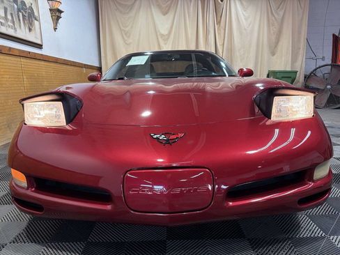 Used 2004 Chevrolet Corvette Coupe w/ Roof Package RWD image 3