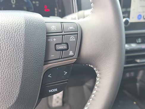 Used 2025 Toyota Camry SE image 21