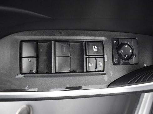 Used 2022 Toyota RAV4 LE FWD image 11