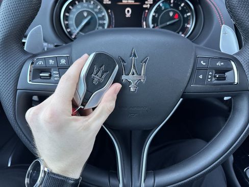 Used 2024 Maserati Levante GT Ultima image 21