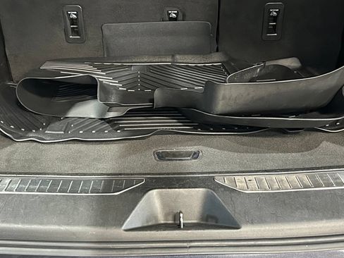 Used 2023 Chevrolet Suburban Premier AWD/4WD image 27