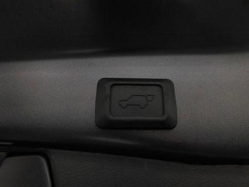 Used 2023 Toyota RAV4 XLE Premium image 10