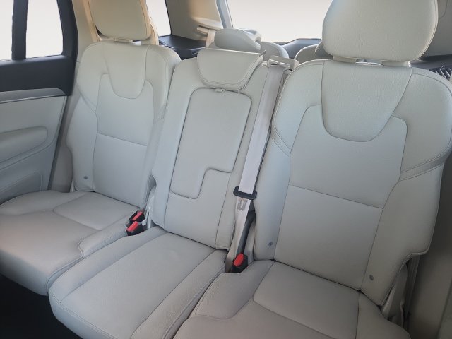 Used 2022 Volvo XC90 T5 Momentum AWD/4WD image 13