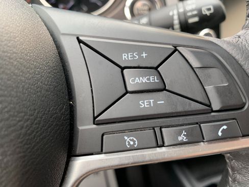 Used 2018 Nissan Rogue SV AWD/4WD image 17