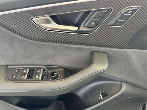 New 2025 Audi RS Q8 performance image 13