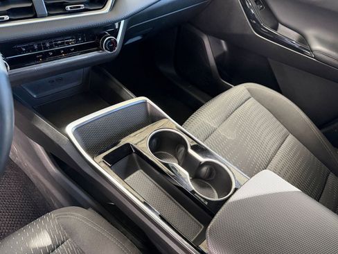 Used 2025 Chevrolet Equinox LT image 40