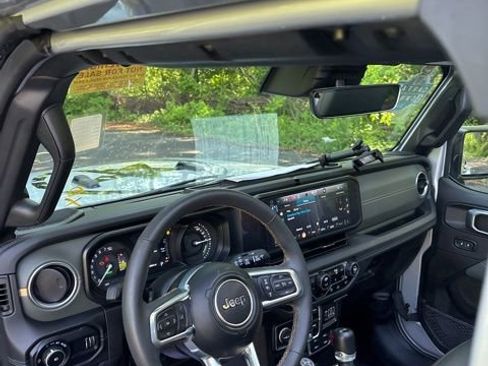 Used 2024 Jeep Wrangler High Altitude AWD/4WD image 14