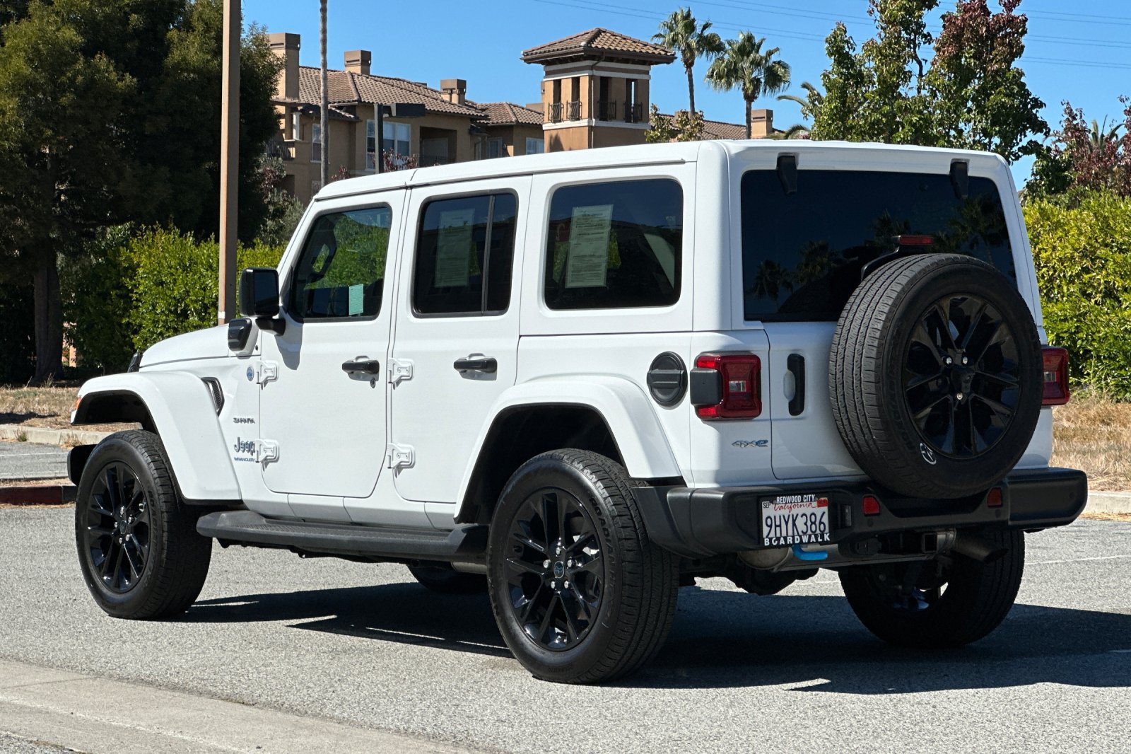 Used 2024 Jeep Wrangler Unlimited Sahara w/ Technology Group AWD/4WD image 6