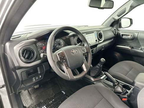 Used 2019 Toyota Tacoma TRD Sport w/ Technology Package image 4