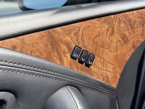 Used 2024 Nissan Armada SL RWD image 30