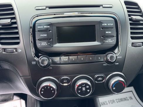 Used 2018 Kia Forte LX image 16