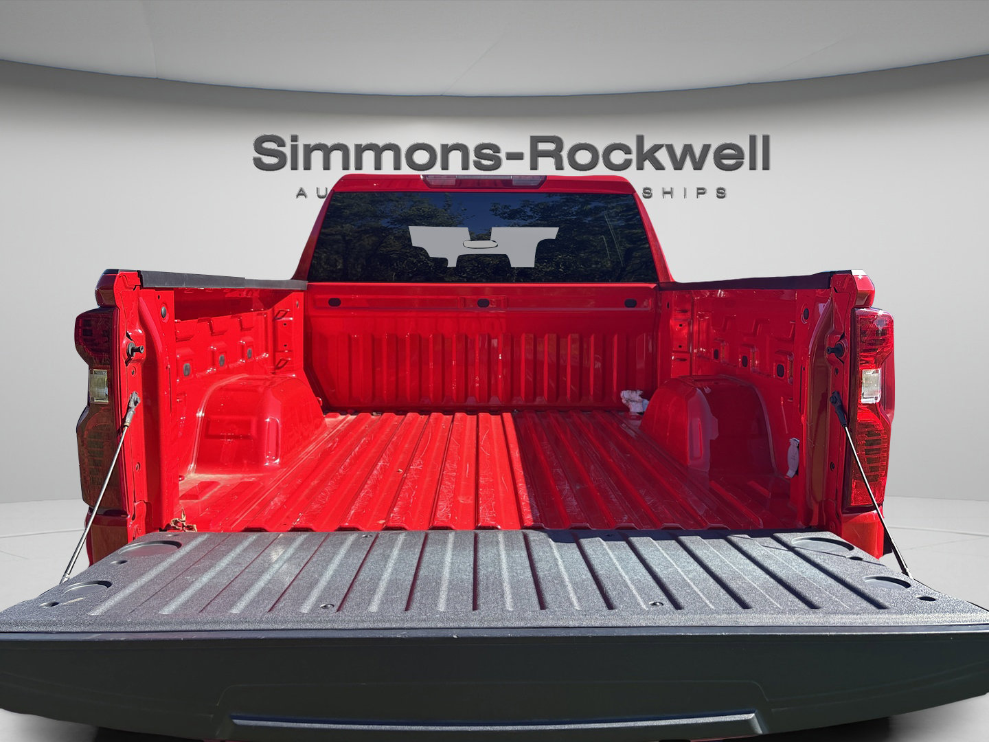 Used 2024 Chevrolet Silverado 1500 LT AWD/4WD image 8