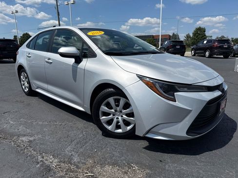 Used 2024 Toyota Corolla LE FWD image 2