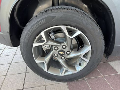 Used 2025 Chevrolet Trax LT w/ LT Convenience Package FWD image 29