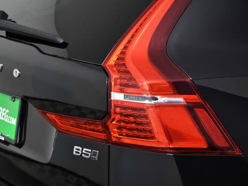 Used 2024 Volvo XC60 B5 Plus image 32