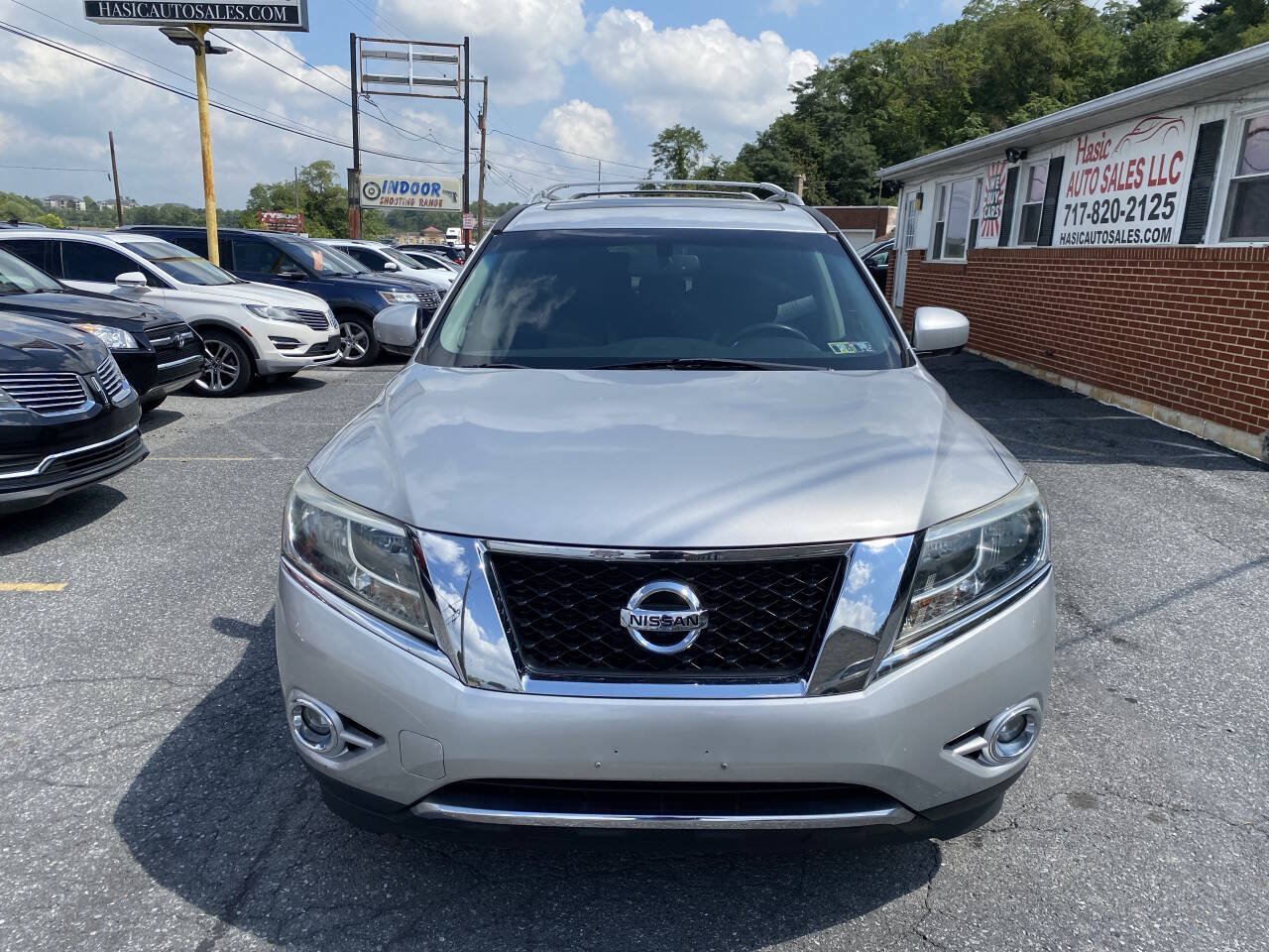 Used 2015 Nissan Pathfinder Platinum w/ Cargo Package FWD image 2