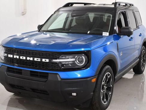 Used 2025 Ford Bronco Sport Outer Banks w/ Outer Banks Tech Package+ AWD/4WD image 2