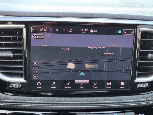 Used 2025 Chrysler Pacifica Limited FWD image 17