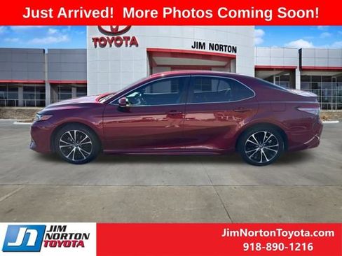 Used 2018 Toyota Camry SE image 5
