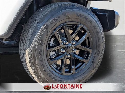 Certified 2022 Jeep Gladiator Sport image 29