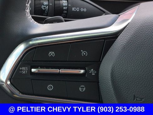 Used 2025 Chevrolet Traverse High Country FWD image 24