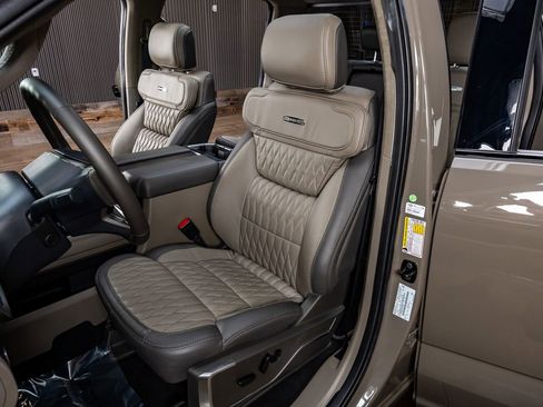 Used 2026 Ford F350 Platinum w/ Platinum Plus Package image 30