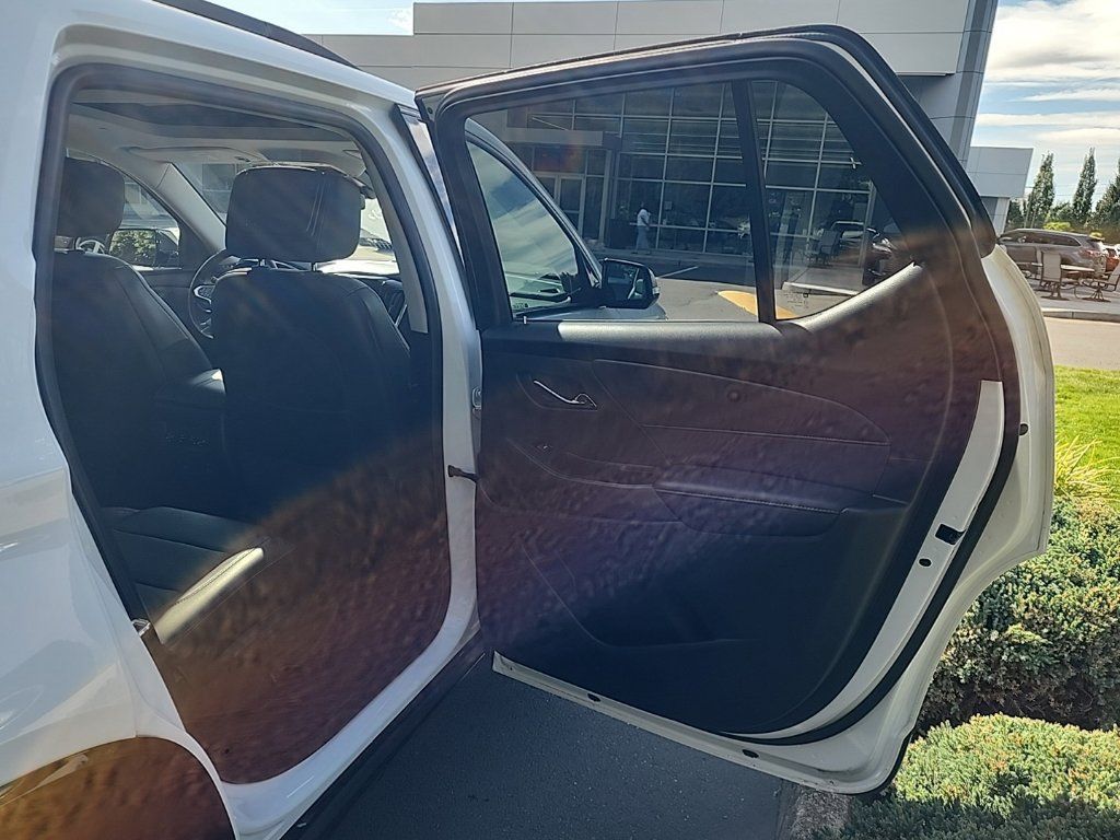 Used 2019 Chevrolet Traverse Premier w/ Redline Edition AWD/4WD image 17