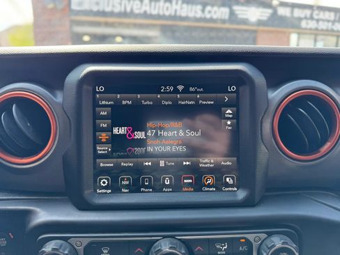Used 2020 Jeep Gladiator Mojave AWD/4WD image 32